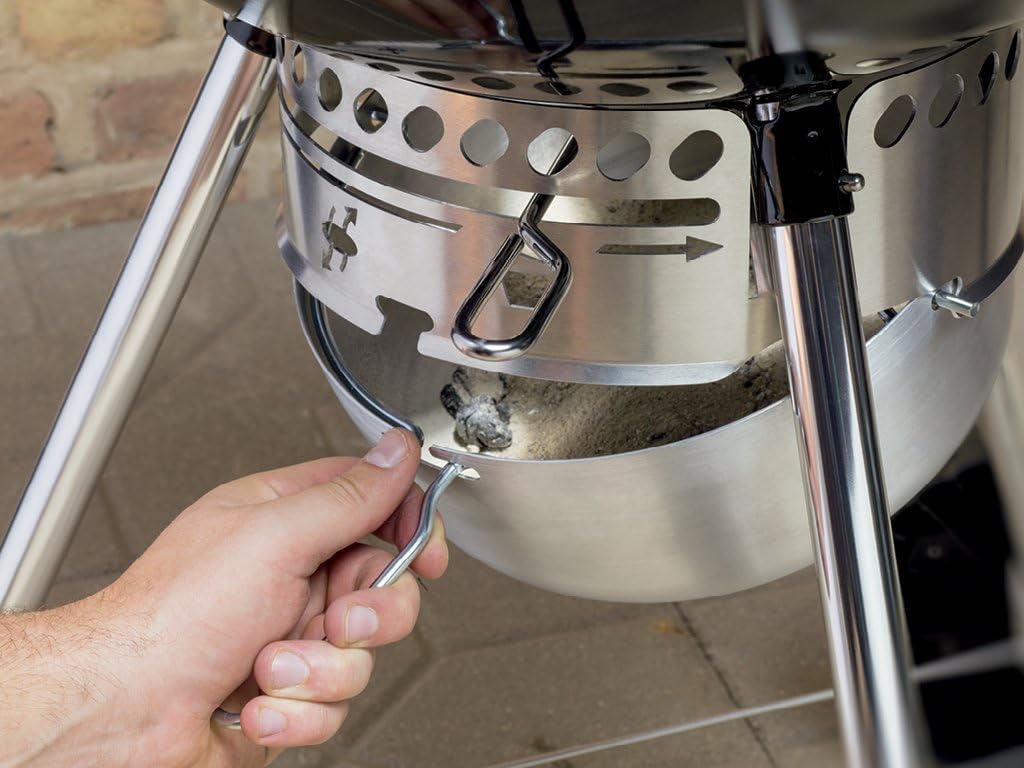 Weber Master-Touch Charcoal Grill, 22-Inch, Black – Premium Outdoor BBQ Grill with Tuck-Away Lid Holder & One‑Touch™ Cleaning System, Porcelain‑Enameled Kettle