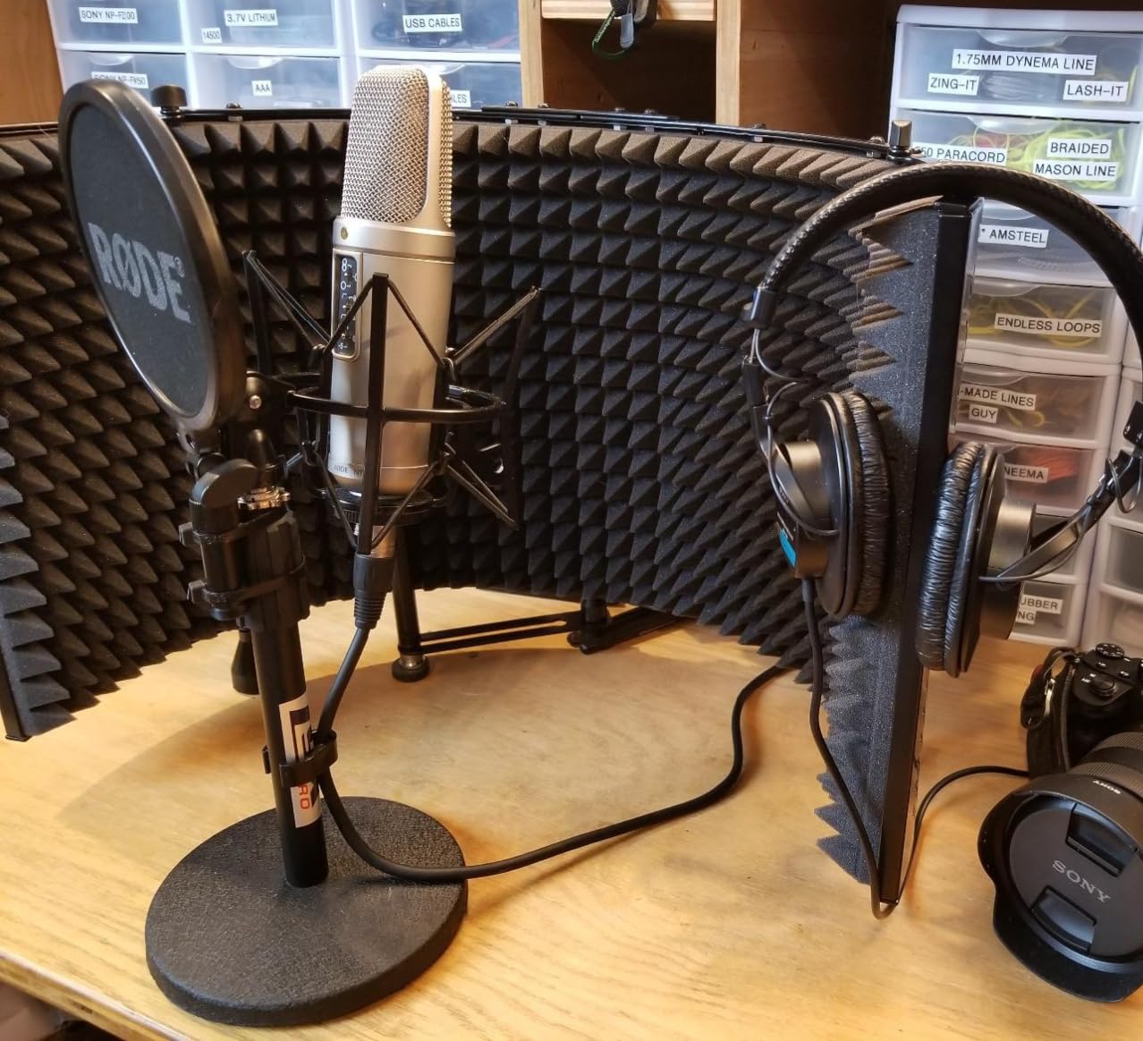 Pyle, Microphone Isolation Shield, Sound Dampening Foam, Studio Quality, Adjustable Mic Depth, Folding Panels, Countertop & Stand Mountable, Includes Removable Shock Mount, Universal Threading