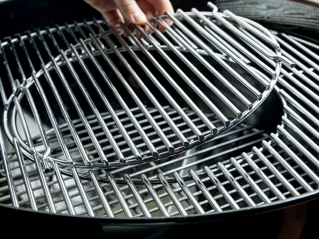 Weber Master-Touch Charcoal Grill, 22-Inch, Black – Premium Outdoor BBQ Grill with Tuck-Away Lid Holder & One‑Touch™ Cleaning System, Porcelain‑Enameled Kettle