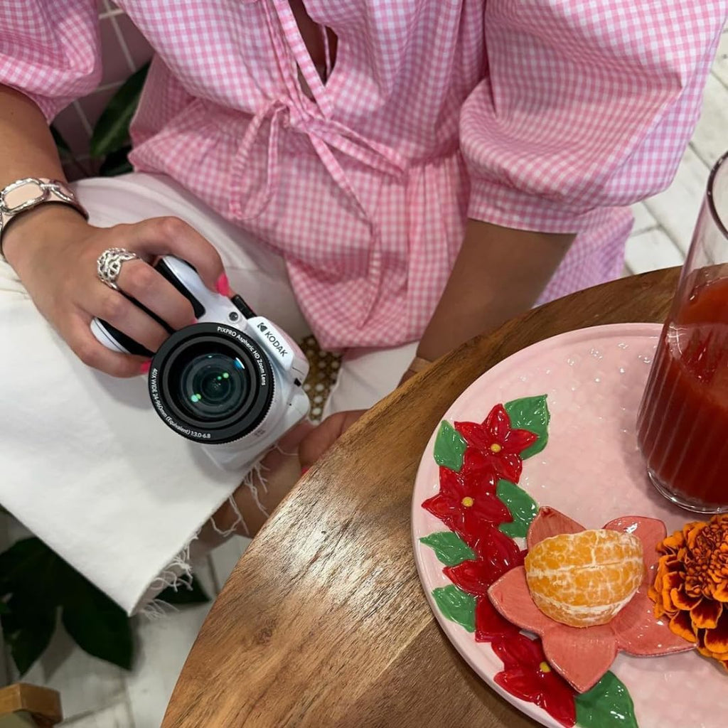 Kodak PIXPRO AZ405-WH 20MP Digital Camera 40X Optical Zoom 24mm Wide Angle Lens Optical Image Stabilization 1080P Full HD Video 3' LCD Vlogging Camera (White), Full Frame