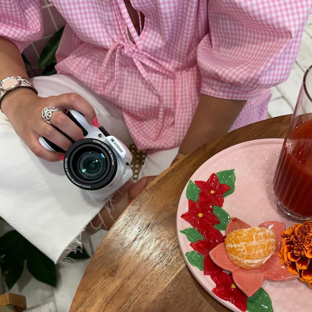 Kodak PIXPRO AZ405-WH 20MP Digital Camera 40X Optical Zoom 24mm Wide Angle Lens Optical Image Stabilization 1080P Full HD Video 3' LCD Vlogging Camera (White), Full Frame