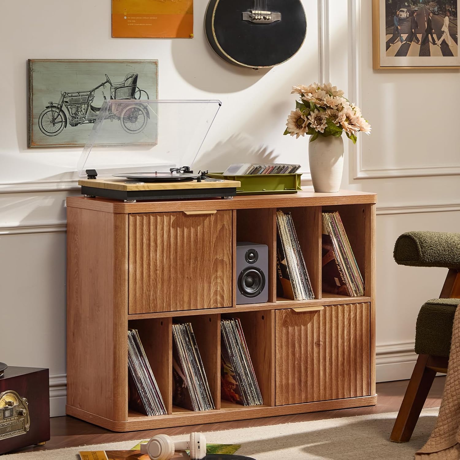 LEYAOYAO Large Record Player Stand with Vinyl Storage Up to 450 Albums, Wood Fluted Boho Record Storage Accent Cabinet, Modern Stereo Media Cabinets, Wide Turntable Stand for Living Room, Tea Brown