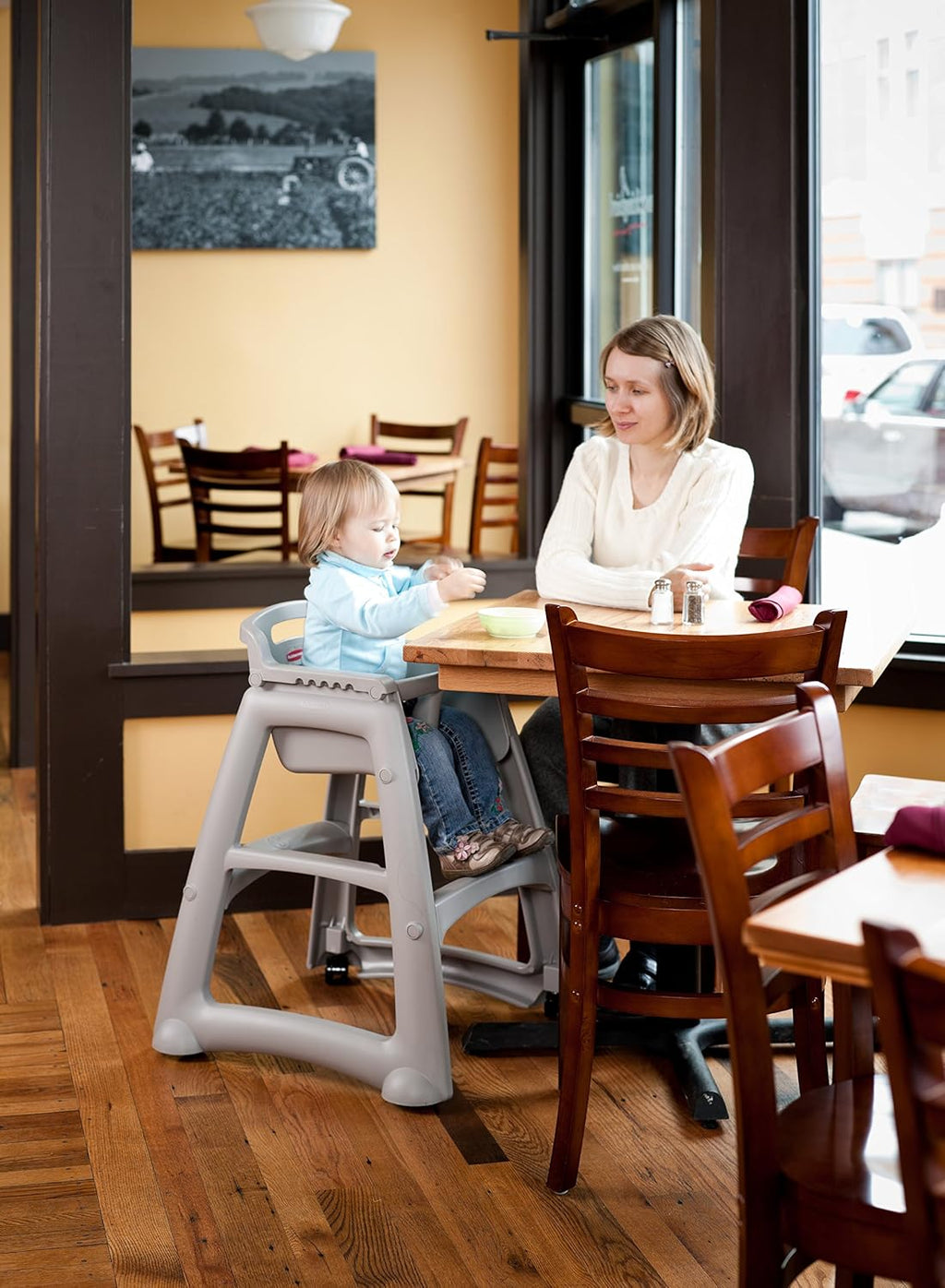 Rubbermaid Commercial Products Sturdy High-Chair, 33lb Capacity, Platinum, Pre-Assembled, Stackable, Fits Under Table for Child/Baby/Toddler Seating